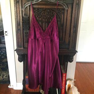 APT 9: PURPLE NIGHTGOWN SIZE M